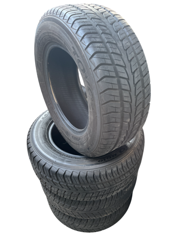 4 gomme 205 60 R13 86h Toyo estive